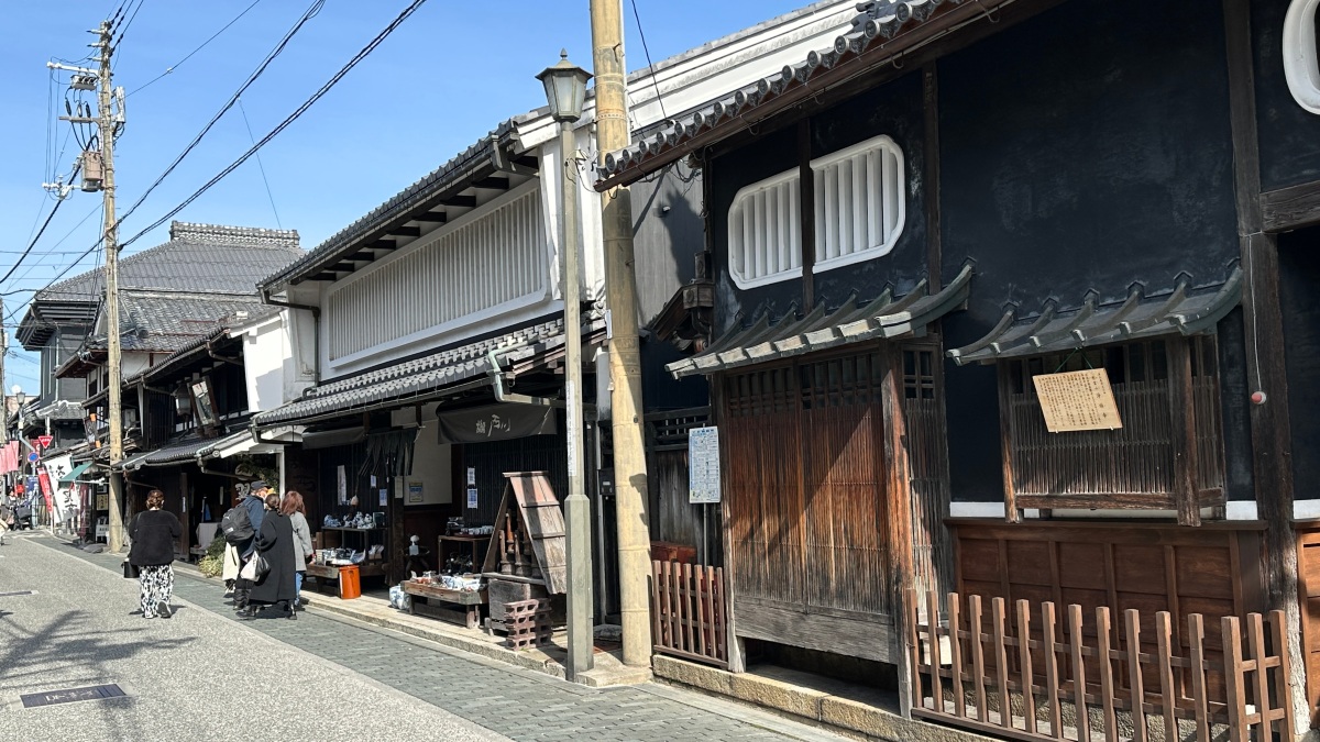 黒壁のまち並み