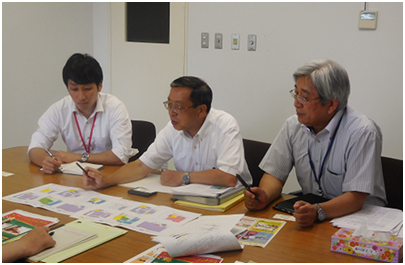 『であえーる岩見沢』の企画運営管理を担う（左から）株式会社振興いわみざわ　三部氏、 岩見沢市経済部中心市街地活性化推進担当次長　海老原氏、株式会社振興いわみざわ取締役　片平氏