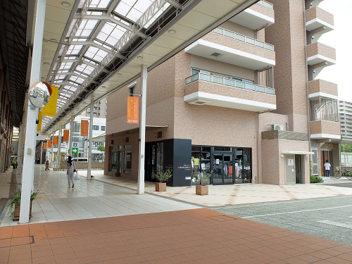 A地区の1階の個性的なファッション衣料店が評判