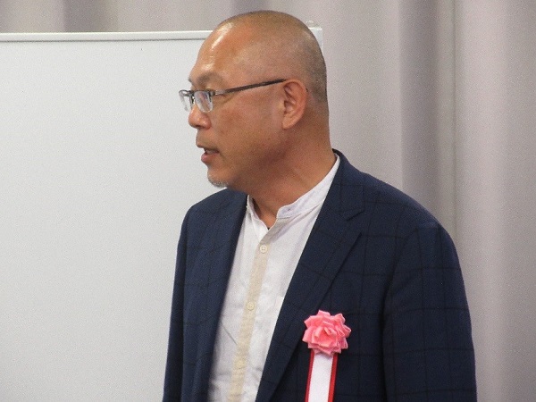 長坂泰之氏