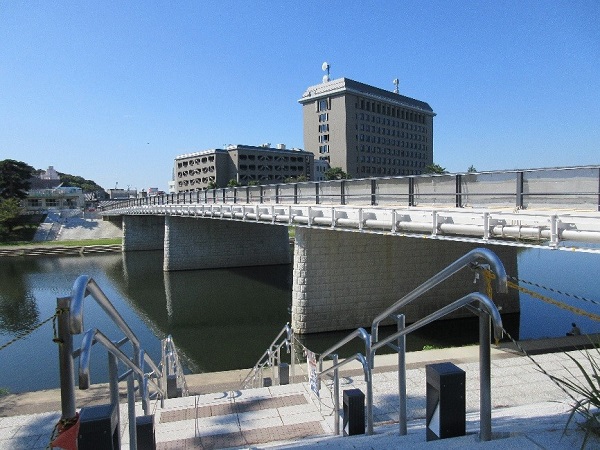現在建設中の桜城橋