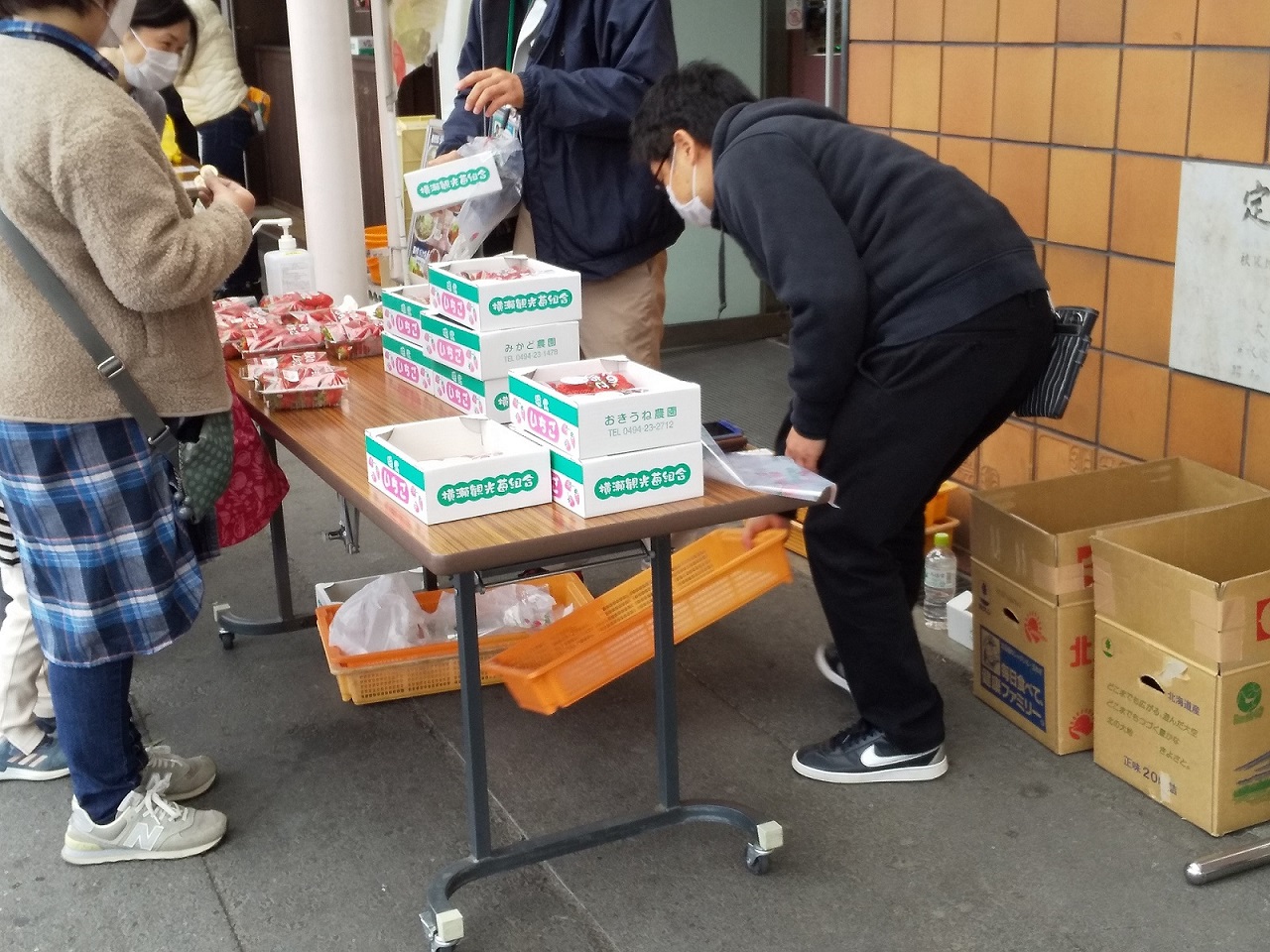（地元農産物も出店、あっという間に売り切れました。）