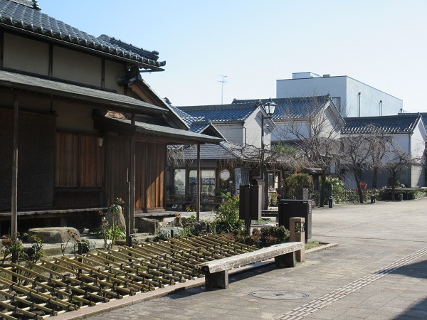 歴史的なまち並みや風景が色濃く残る風景(蔵の辻)