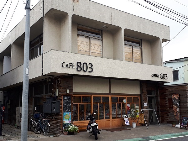 カフェ803の２階に設置されたオフィス８０３